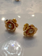 Load image into Gallery viewer, Aritos enchape de oro