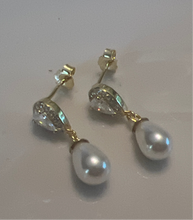 Load image into Gallery viewer, Aritos Plata con baño de Oro
