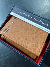 Load image into Gallery viewer, Billetera Tommy Hilfiger
