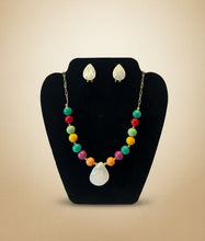 Load image into Gallery viewer, Collares/ Aritos y pulsera de piedra
