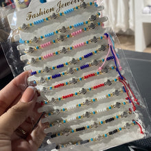 Load image into Gallery viewer, Pulseras de hilo con figuras
