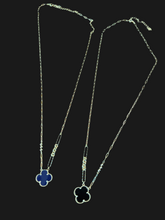 Load image into Gallery viewer, Cadena Van Cleef Plata 925 con baño de oro
