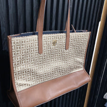 Load image into Gallery viewer, Cartera Tommy Hilfiger
