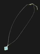 Load image into Gallery viewer, Cadena Van Cleef Plata 925 con baño de oro
