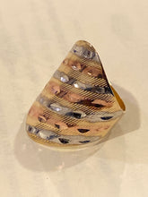 Load image into Gallery viewer, Anillo enchape de oro

