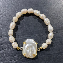 Load image into Gallery viewer, Pulseras con dijes de plata
