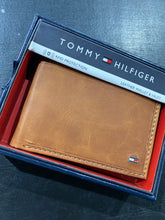 Load image into Gallery viewer, Billetera Tommy Hilfiger
