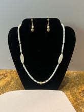 Load image into Gallery viewer, Collares/ Aritos y pulsera de piedra
