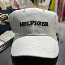 Load image into Gallery viewer, Gorra Tommy Hilfiger
