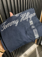 Load image into Gallery viewer, Blusa Tommy Hilfiger - Dama

