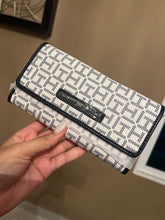 Load image into Gallery viewer, Monedero Tommy Hilfiger
