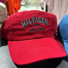 Load image into Gallery viewer, Gorra Tommy Hilfiger
