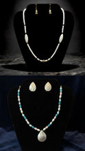 Load image into Gallery viewer, Collares/ Aritos y pulsera de piedra
