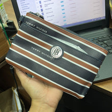 Load image into Gallery viewer, Monedero Tommy Hilfiger
