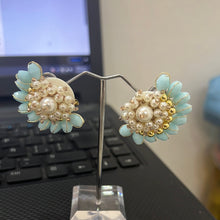 Load image into Gallery viewer, Aritos enchape/Piedras
