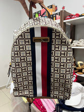 Load image into Gallery viewer, Mochila Tommy Hilfiger
