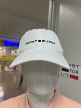 Load image into Gallery viewer, Gorra Tommy Hilfiger
