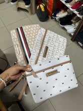 Load image into Gallery viewer, Monedero Tommy Hilfiger
