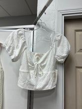 Load image into Gallery viewer, Crop Top Urban Romantics
