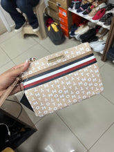 Load image into Gallery viewer, Monedero Tommy Hilfiger
