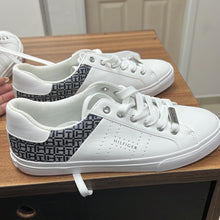 Load image into Gallery viewer, Tenis Tommy Hilfiger - Dama
