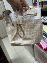 Load image into Gallery viewer, Cartera Tommy Hilfiger
