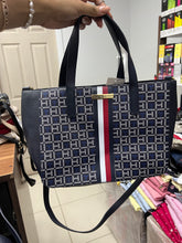 Load image into Gallery viewer, Cartera Tommy Hilfiger
