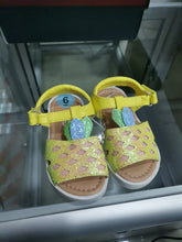 Load image into Gallery viewer, Sandalias niñas varios
