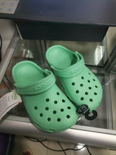 Load image into Gallery viewer, Crocs Niños  Varios
