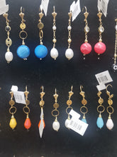 Load image into Gallery viewer, Aretes enchape varios
