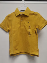 Load image into Gallery viewer, Camisa TH tipo Polo Niño
