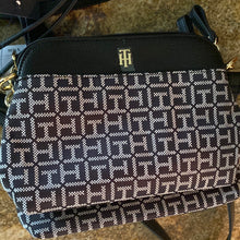 Load image into Gallery viewer, Crossbody Tommy Hilfiger
