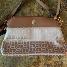 Load image into Gallery viewer, Crossbody Tommy Hilfiger
