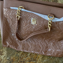Load image into Gallery viewer, Bolso Tommy Hilfiger
